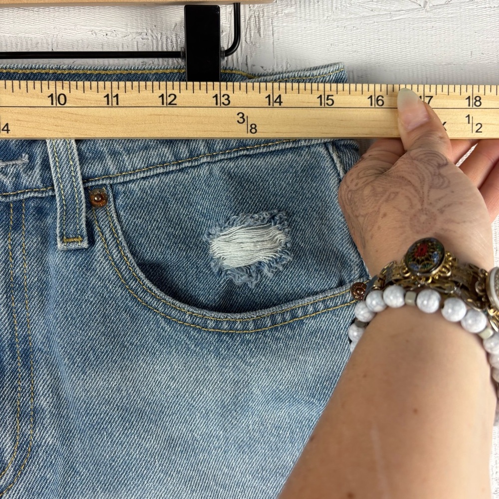 Levi's Blue Jean Mini Skirt Casual Raw Hem A-Line Size 30 Light / Medium Wash - Picture 10 of 12